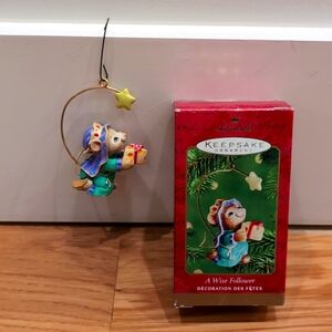 Hallmark Ornament "A Wise Follower" mouse ornament (2001)